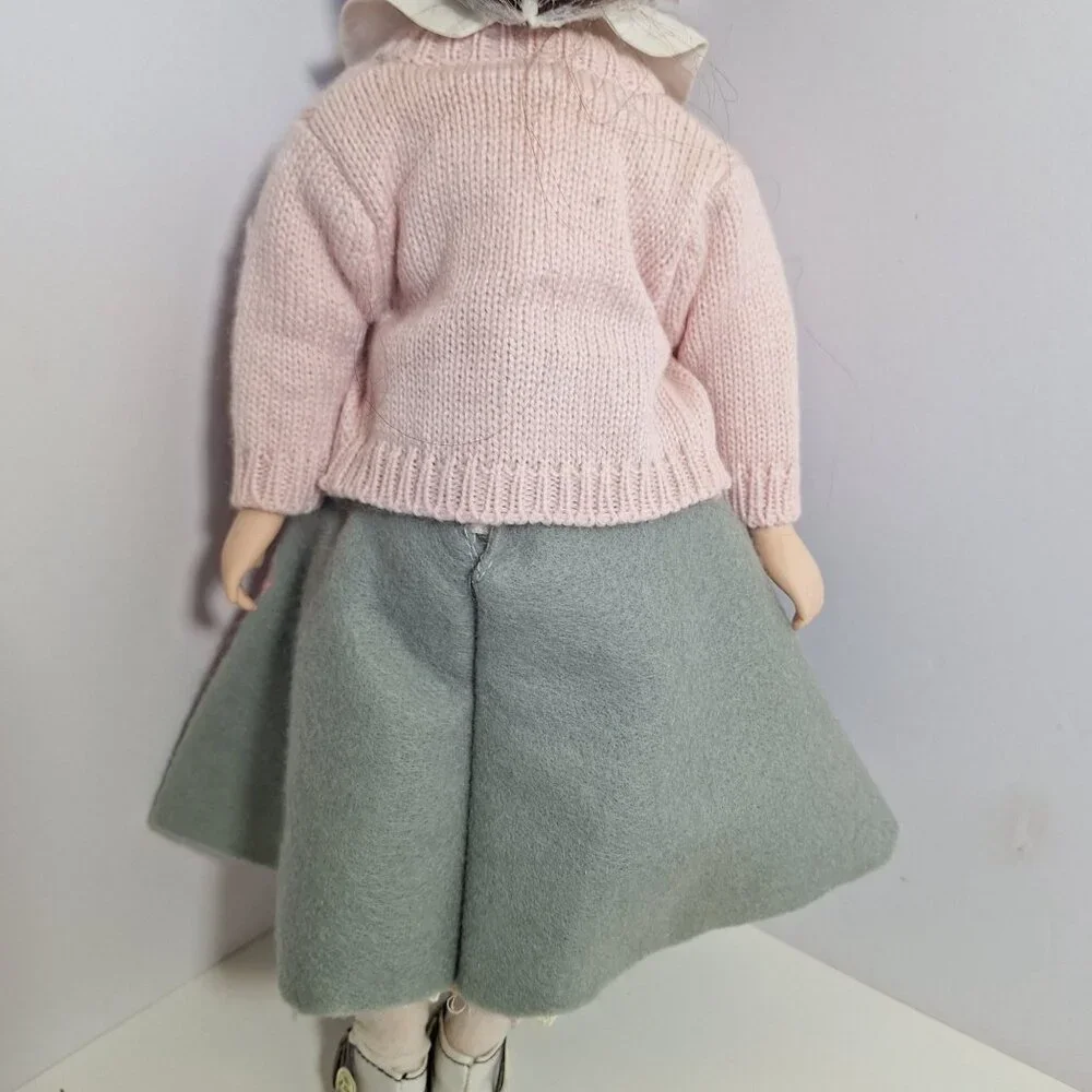 50s Tribute Porcelain Doll Poodle Skirt 16" COA Heritage Signature - Picture 10 of 13